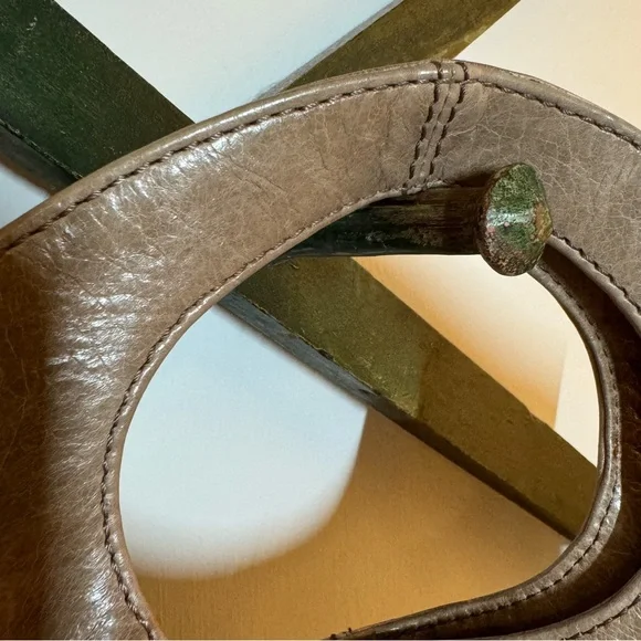 Unique and classy Taupe Hobo bag with convertible strap and kiss lock pocket - Picture 15 of 16